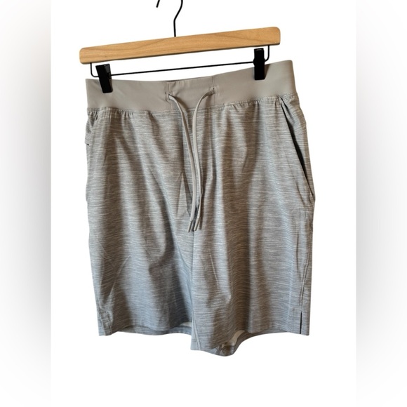 Lululemon Men’s The 9” Linerless Short Size M with Liner - Picture 3 of 13